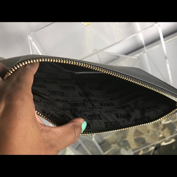 Michael Kors Jet Set Wristlet & Tote Bundle - Picture 7 of 7